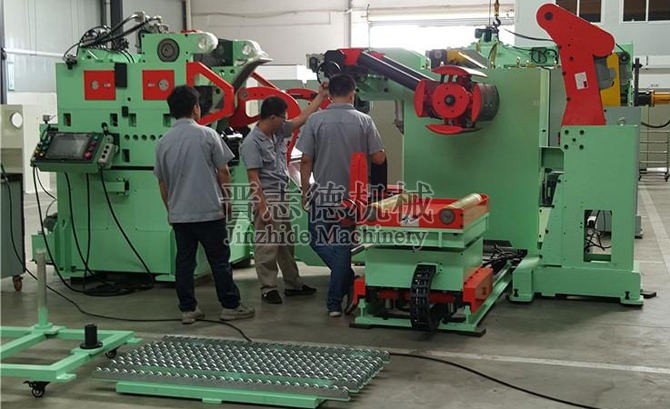 三合一送料機(jī)裝配車間 三合一送料機(jī)安全生產(chǎn)