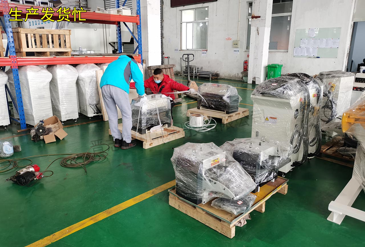 春節(jié)送料機工廠忙 春節(jié)送料機工廠忙