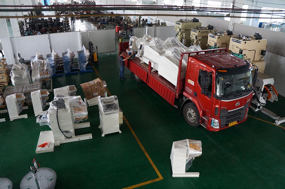 沖床送料機(jī)發(fā)貨 沖床送料機(jī)發(fā)貨