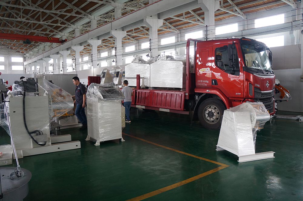 沖床送料機(jī)出貨 沖床送料機(jī)出貨