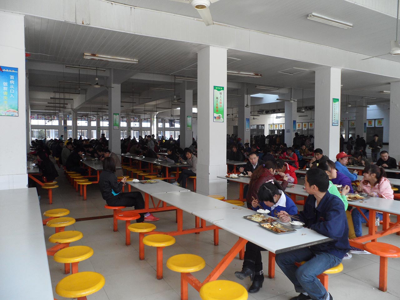 送料機(jī)廠家員工食堂 送料機(jī)廠家員工食堂