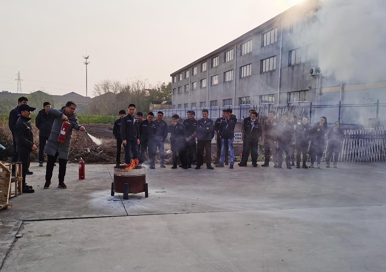 常州沖床送料機(jī)廠消防演練 常州沖床送料機(jī)廠消防演練