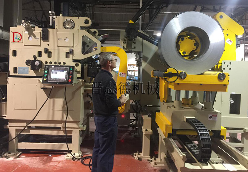 三合一送料機(jī)海外客戶(hù)現(xiàn)場(chǎng) 三合一送料機(jī)海外客戶(hù)現(xiàn)場(chǎng)