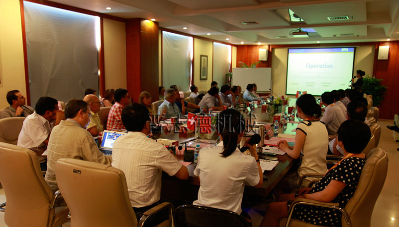 瑞士客戶(hù)簽訂送料機(jī)訂單 瑞士客戶(hù)簽訂送料機(jī)訂單