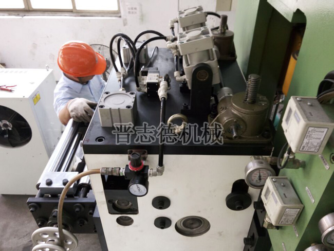 厚板高速NC送料機(jī)俯視圖