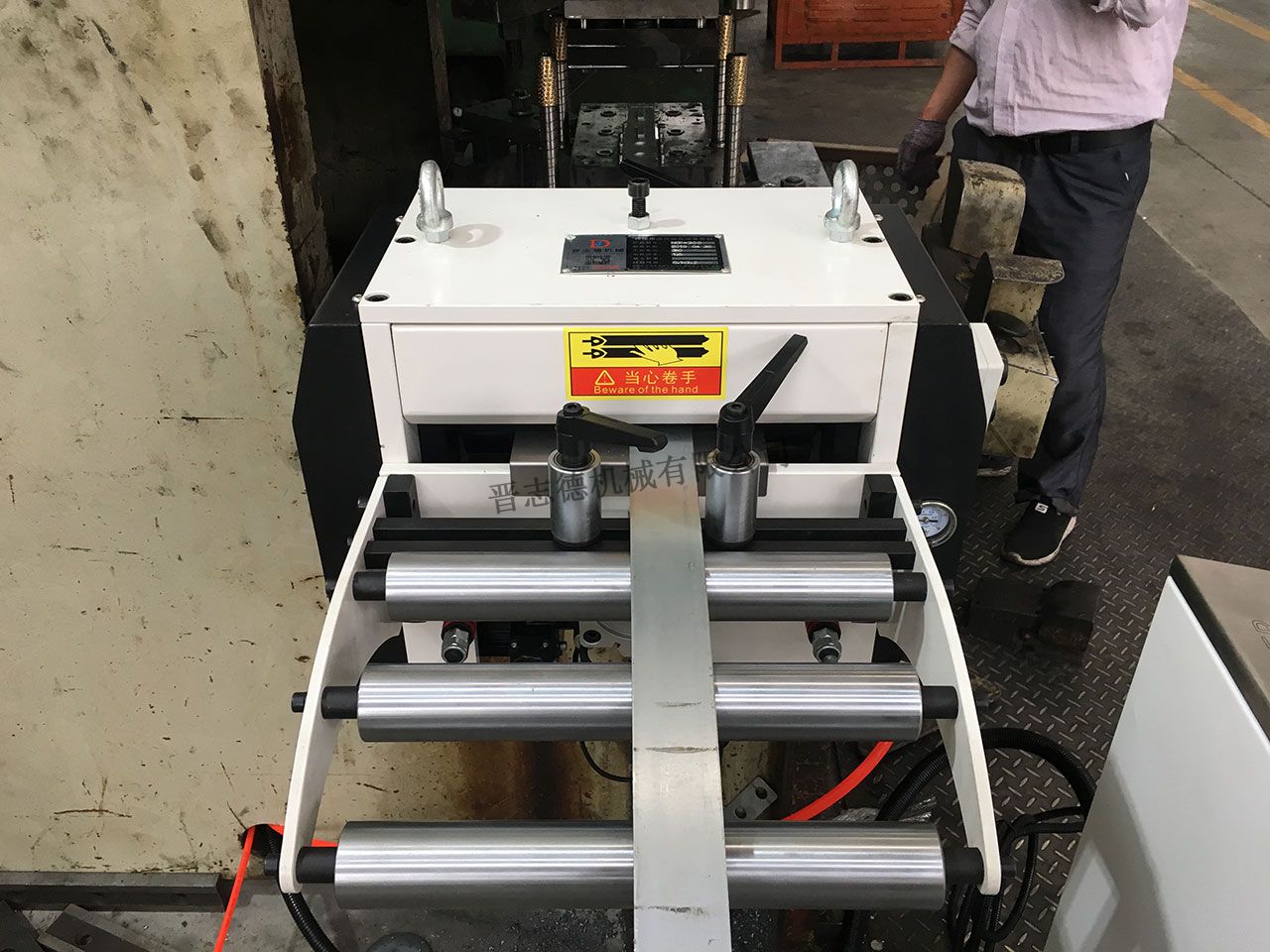 河南送料機廠,河南沖床送料機廠 河南送料機廠,河南沖床送料機廠