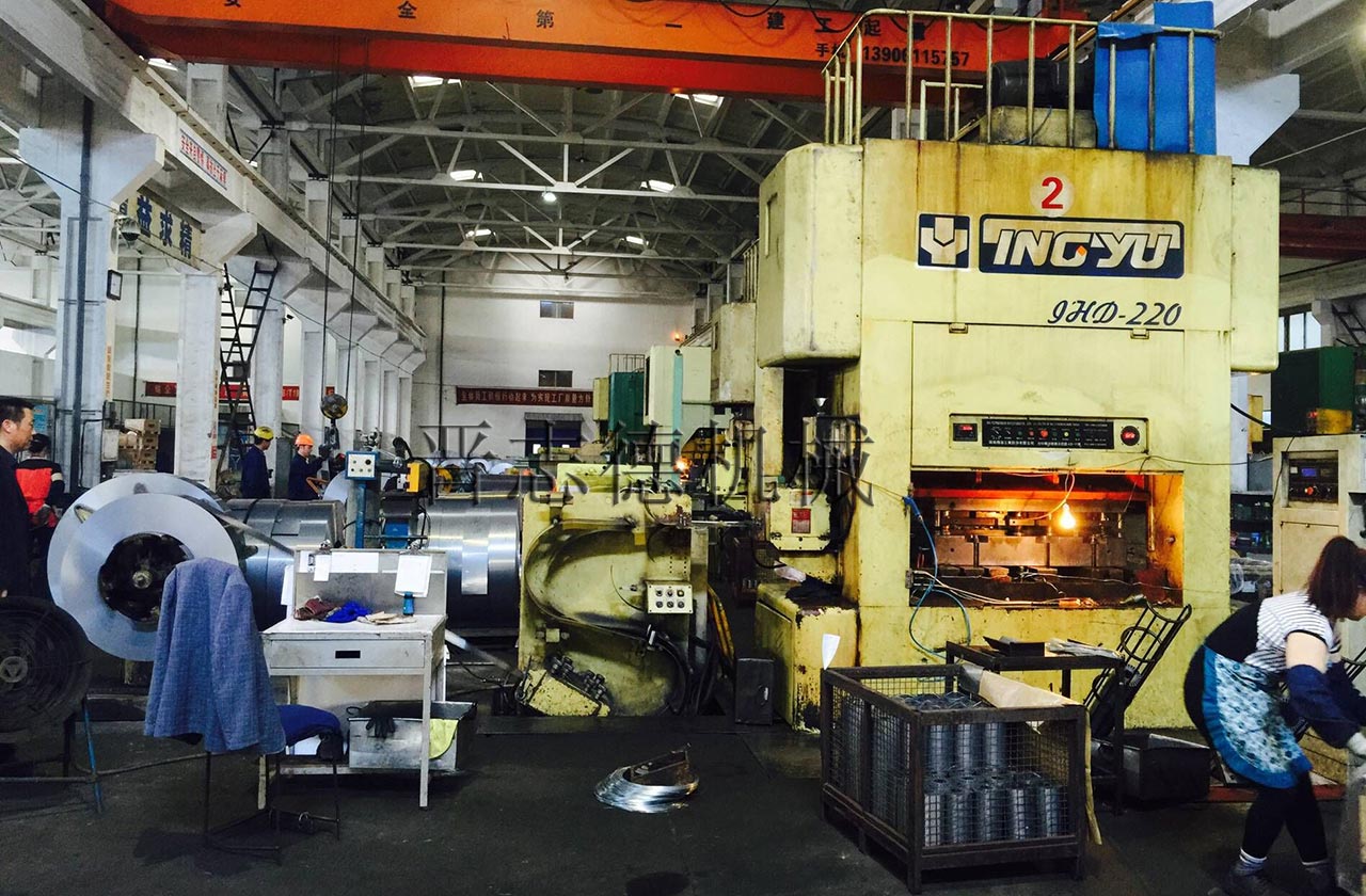 電機(jī)鐵芯高速沖壓生產(chǎn),齒輪送料機(jī)使用