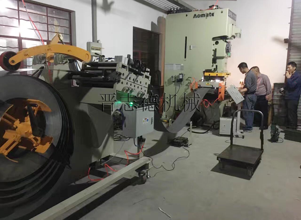 鋁模銷片沖壓生產(chǎn),厚板NC送料機(jī)使用