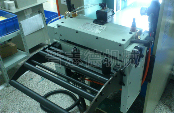 機(jī)械、氣動(dòng)放松一體NC送料機(jī)