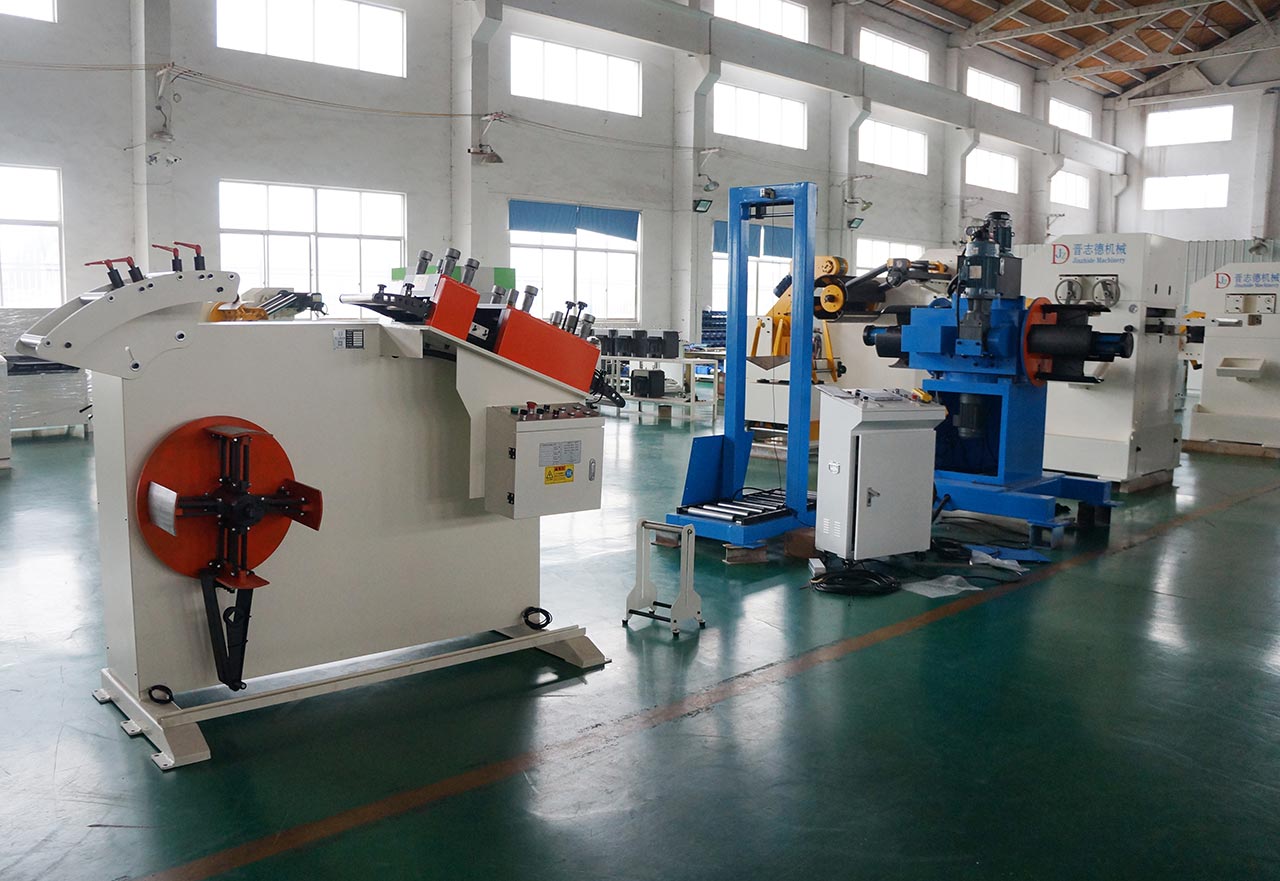 料架兼整平機(jī)生產(chǎn)裝配 料架兼整平機(jī)生產(chǎn)裝配