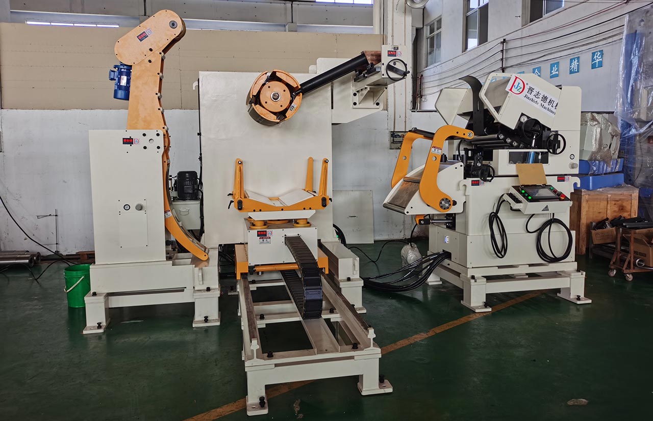 厚板三合一送料機(jī)涂裝 厚板三合一送料機(jī)涂裝