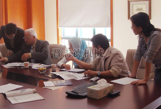 國(guó)外送料機(jī)客戶來(lái)訪 國(guó)外送料機(jī)客戶來(lái)訪