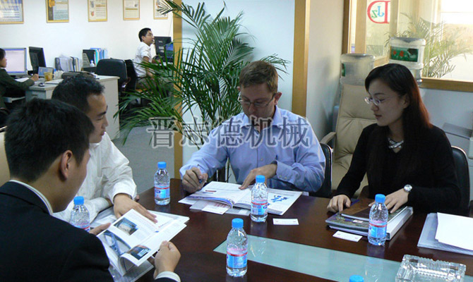 美國送料機(jī)客戶來訪 美國送料機(jī)客戶來訪