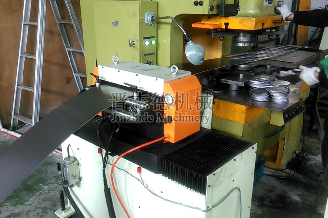 偏擺式NC送料機(jī) 偏擺式NC送料機(jī)