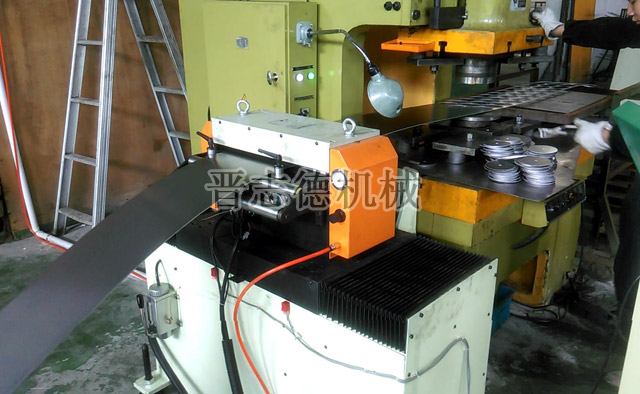 偏擺送料機(jī)生產(chǎn)線