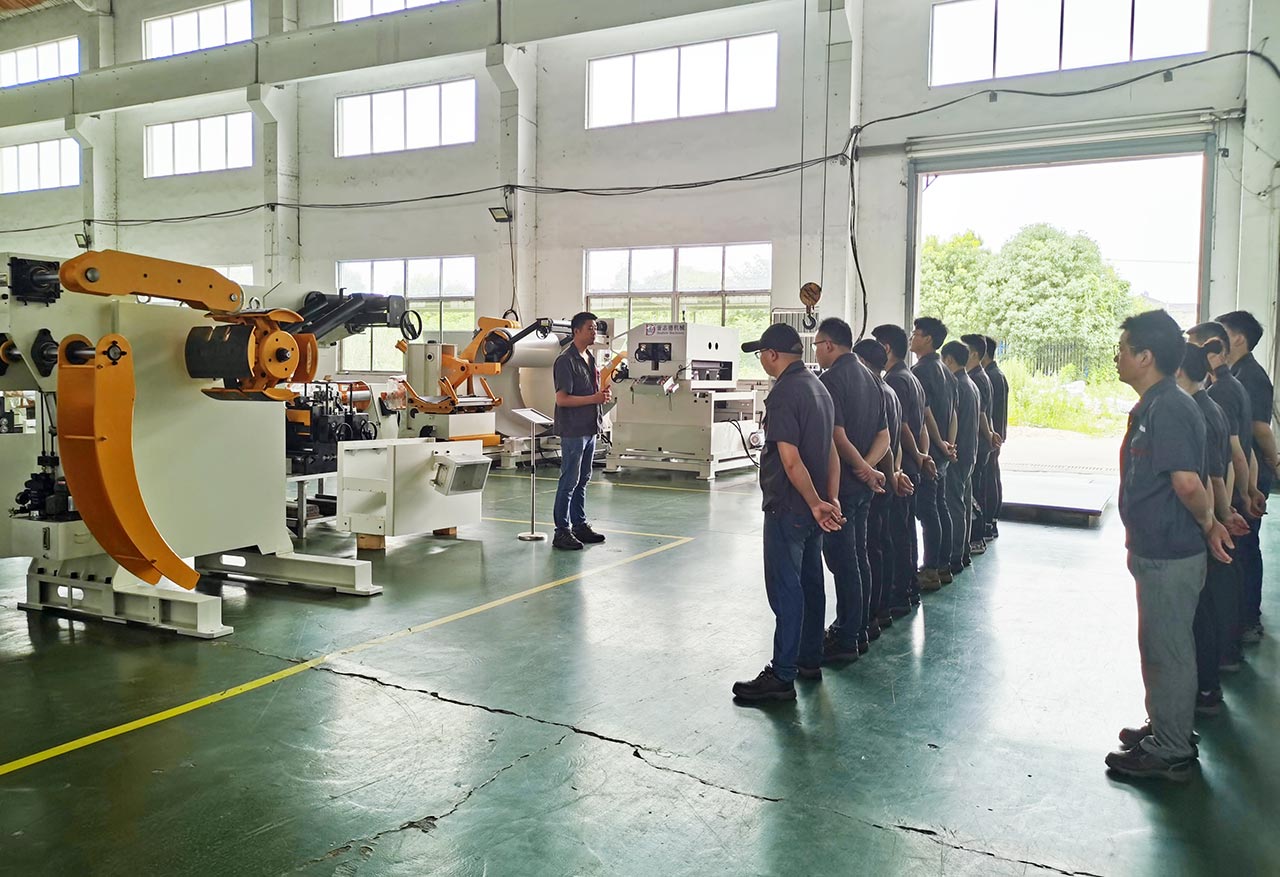 常州送料機(jī)廠(chǎng)員工溝通會(huì) 常州送料機(jī)廠(chǎng)員工溝通會(huì)