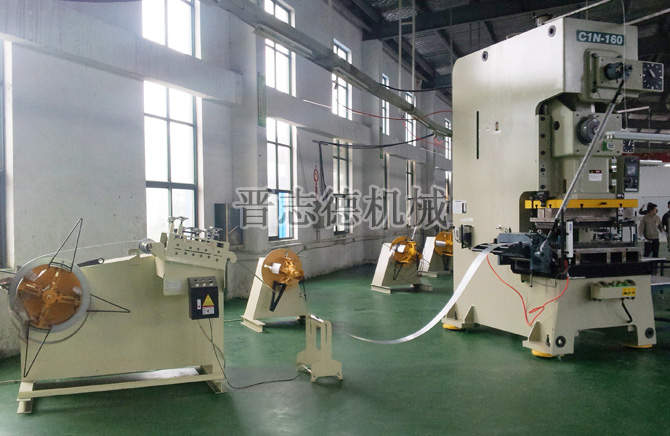 滾輪送料機(jī)配精密沖床 滾輪送料機(jī)配精密沖床