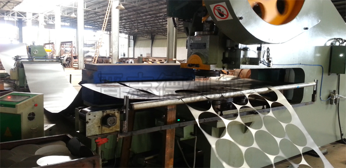 偏擺NC送料機加工過程 偏擺NC送料機加工過程