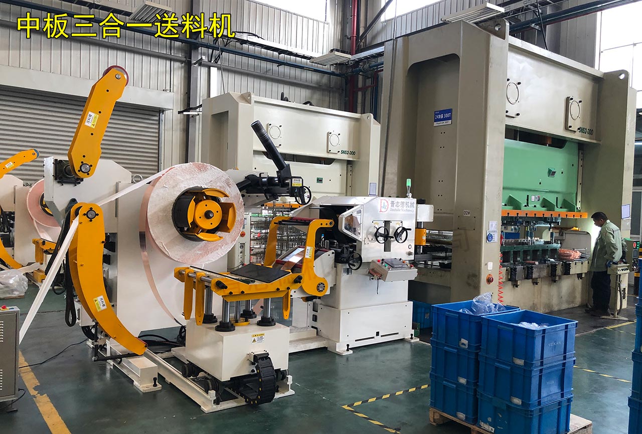 中板三合一送料機(jī)使用 中板三合一送料機(jī)使用