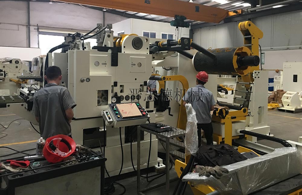 高張力三合一送料機裝配 高張力三合一送料機裝配