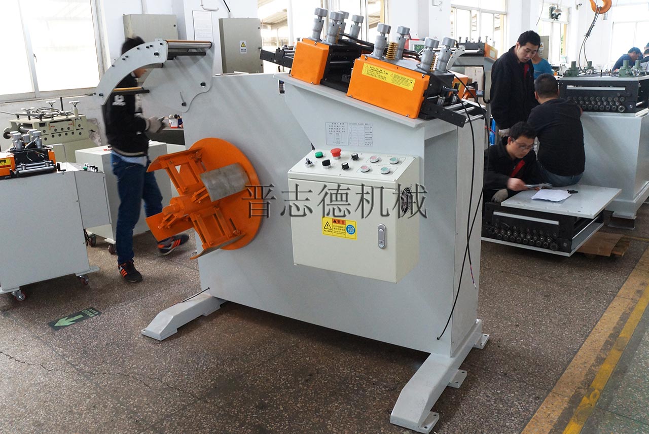 二合一整平機(jī)生產(chǎn)現(xiàn)場(chǎng) 二合一整平機(jī)生產(chǎn)現(xiàn)場(chǎng)