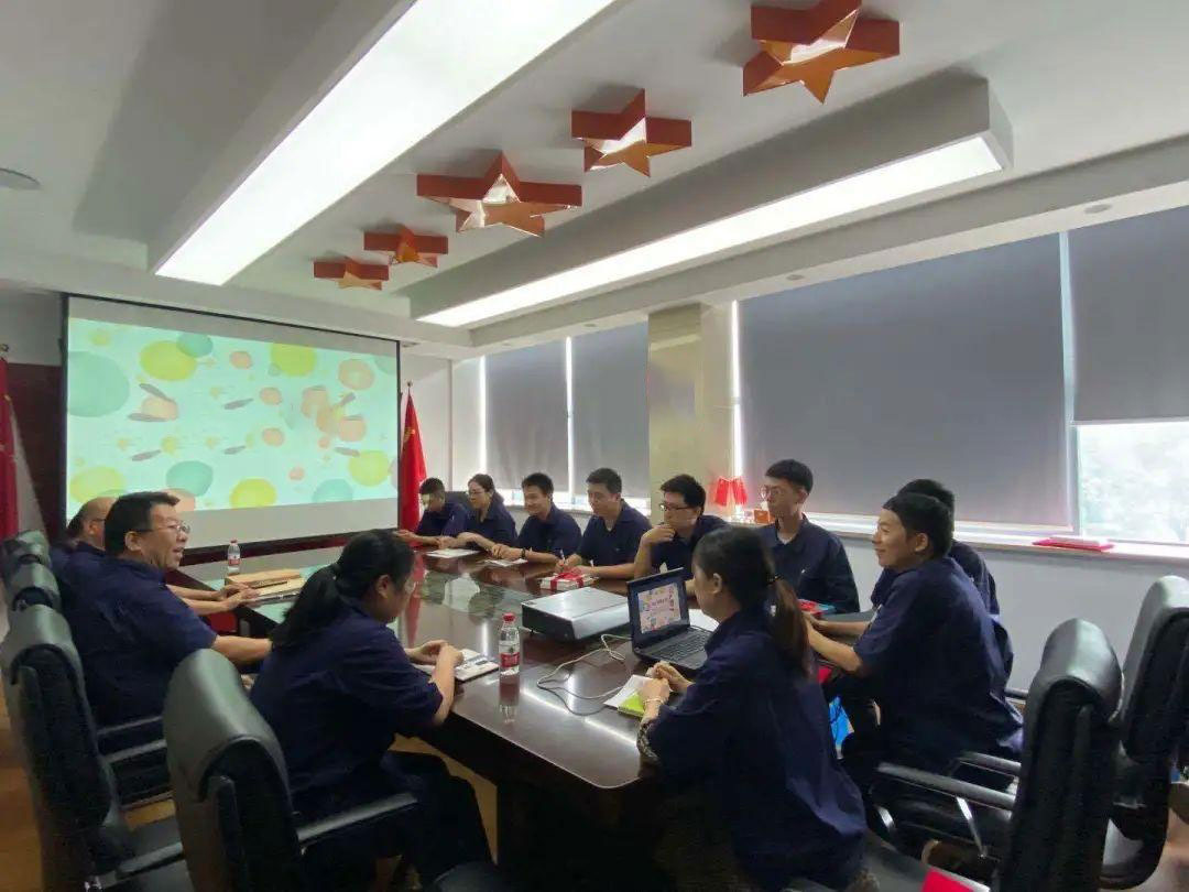 三合一送料機(jī)工廠師帶徒 三合一送料機(jī)工廠師帶徒