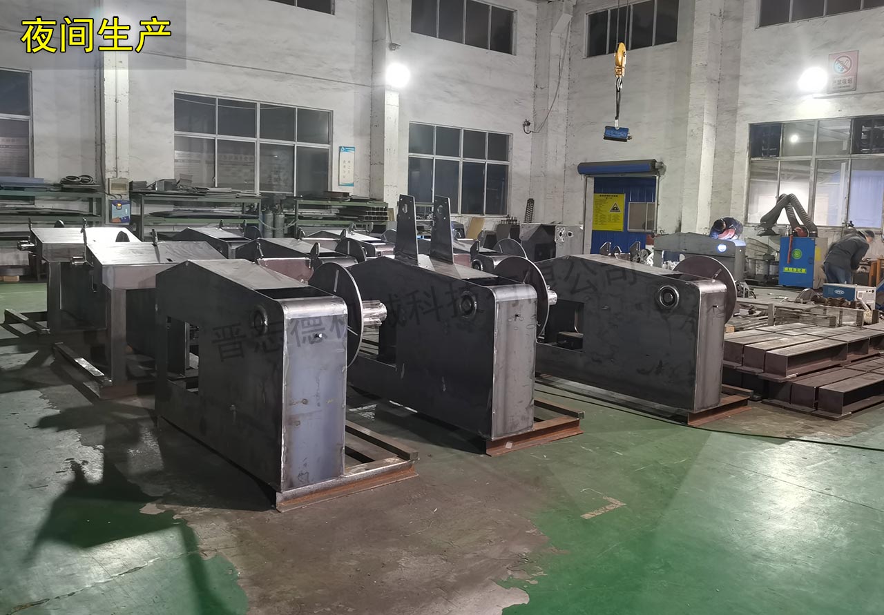 二合一料架兼整平機(jī)夜間裝配 二合一料架兼整平機(jī)夜間裝配