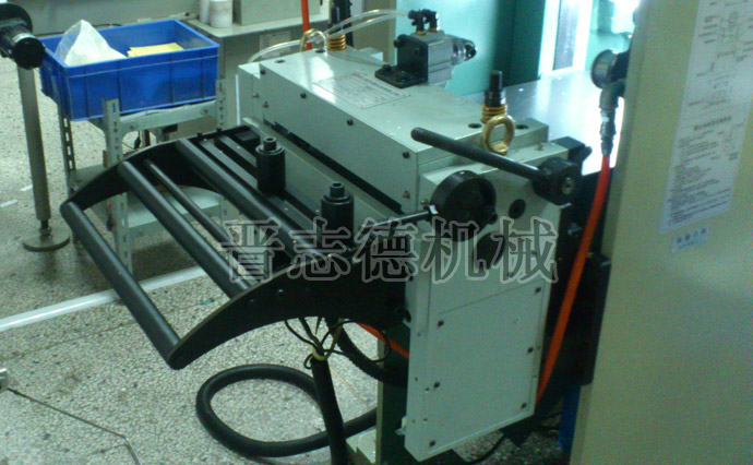 機(jī)械、氣動(dòng)一體式NC送料機(jī)