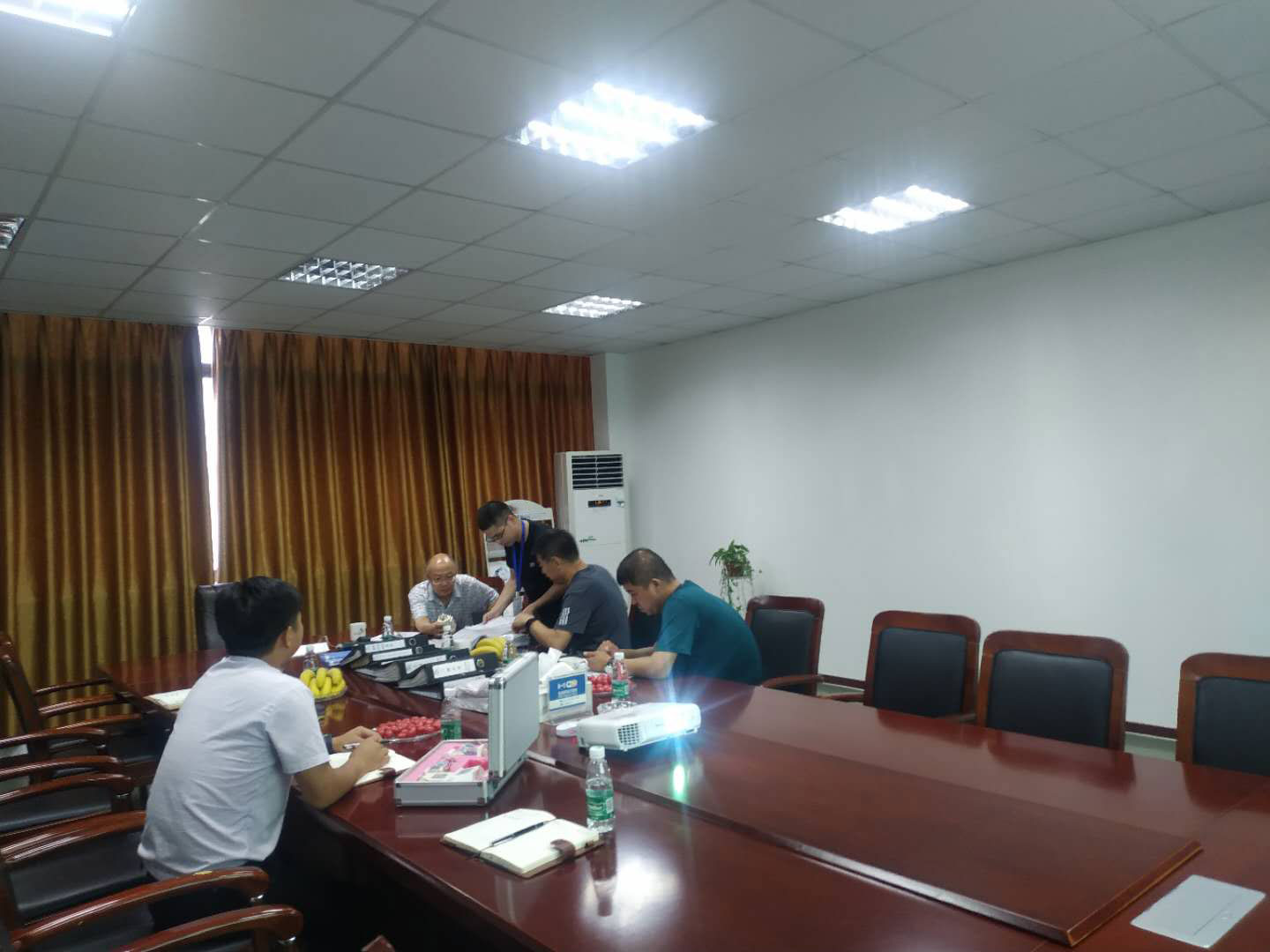 臺州客戶考察三合一送料機 臺州客戶考察三合一送料機