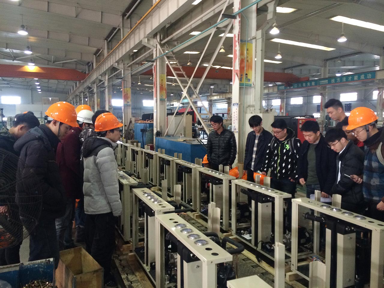 無錫師生來訪沖床自動(dòng)化工廠 無錫師生來訪沖床自動(dòng)化工廠