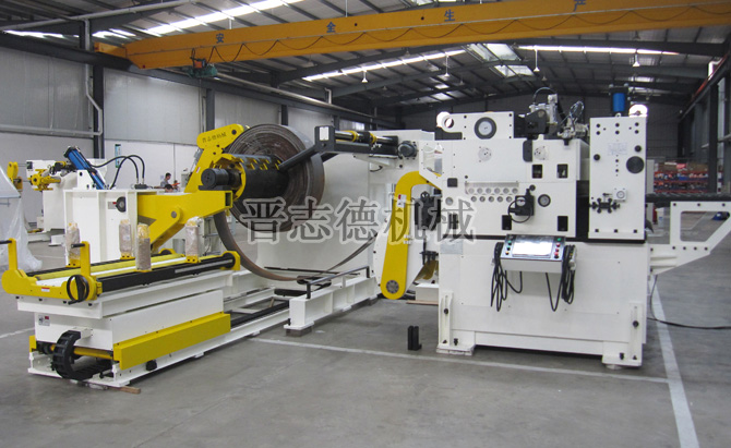 配油壓剪切裝置三合一送料機(jī)試機(jī) 配油壓剪切裝置三合一送料機(jī)試機(jī)