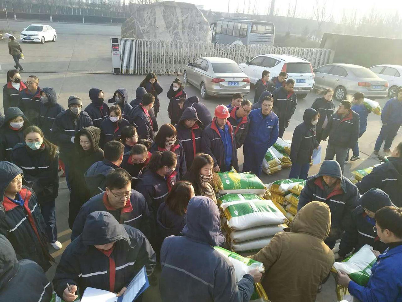 送料機(jī)廠元旦禮物 送料機(jī)廠元旦禮物