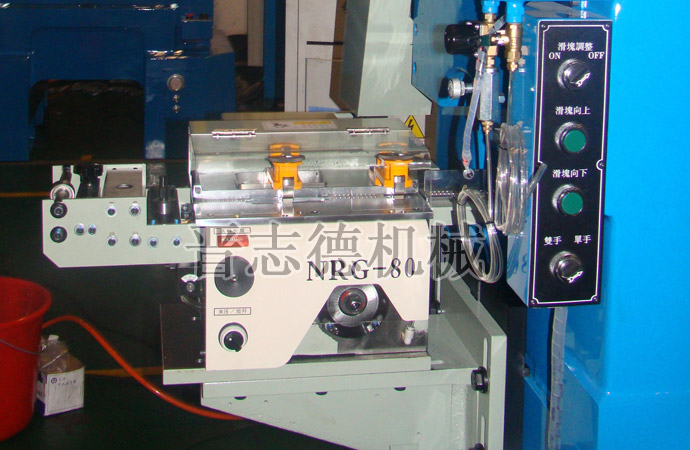 新型夾式送料機(jī)