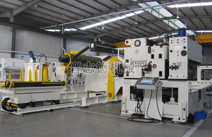 新款強(qiáng)力厚板三合一送料機(jī) 新款強(qiáng)力厚板三合一送料機(jī)