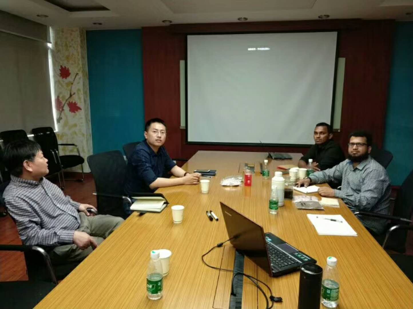 印度送料機(jī),印度客戶來(lái)訪 印度送料機(jī),印度客戶來(lái)訪