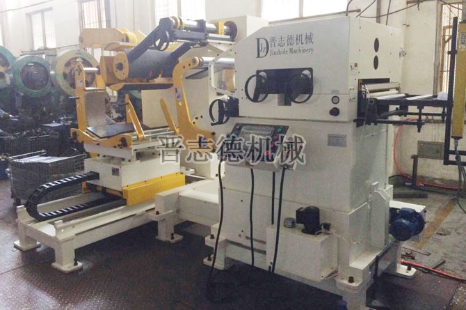 中板三合一送料機(jī)使用 中板三合一送料機(jī)使用