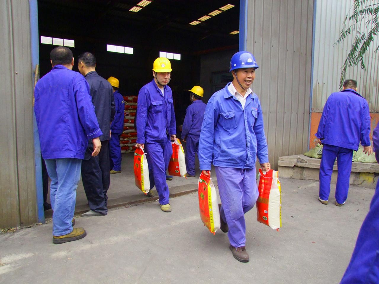 沖床送料機(jī)廠歡度中秋 沖床送料機(jī)廠歡度中秋