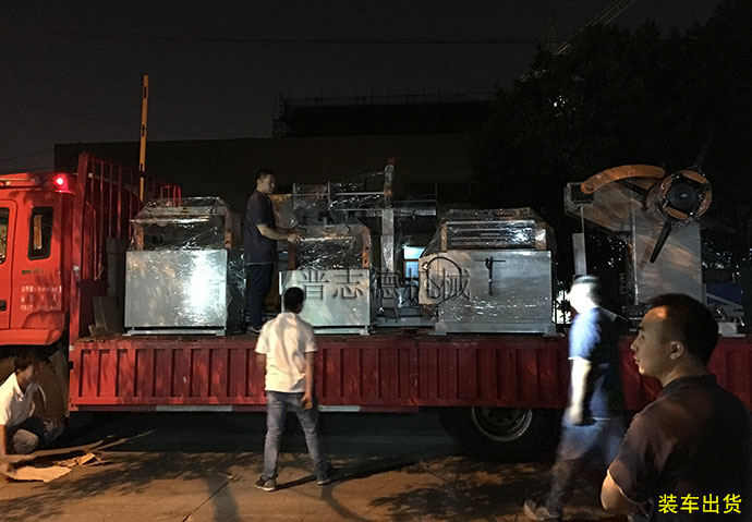 伺服送料機(jī)裝車出貨 伺服送料機(jī)裝車出貨