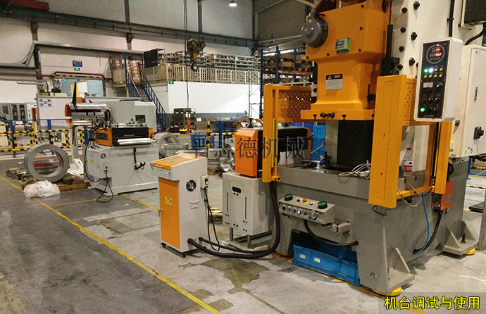 掀開式整平送料機(jī)生產(chǎn)線 掀開式整平送料機(jī)生產(chǎn)線