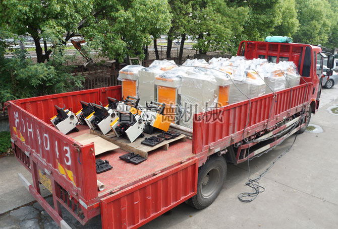 送料機(jī)裝車出貨 送料機(jī)裝車出貨