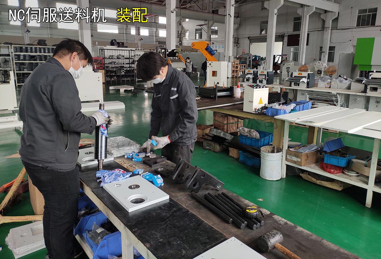 NC伺服送料機(jī)裝配 NC伺服送料機(jī)裝配