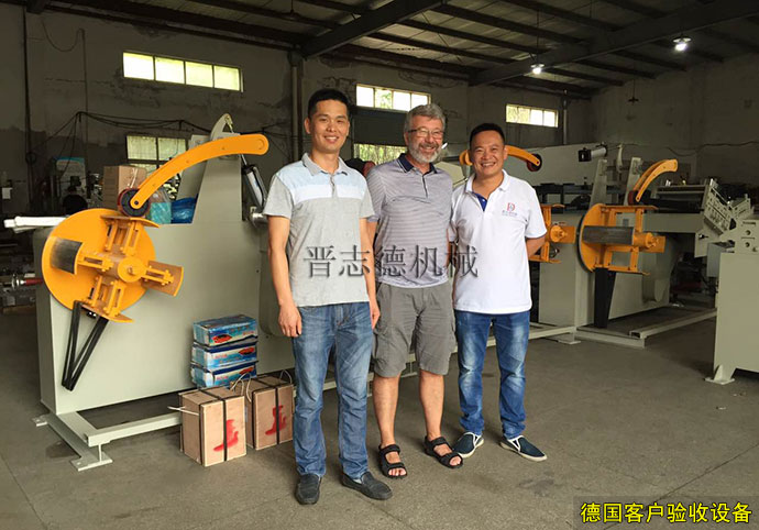 德國(guó)客戶驗(yàn)收送料機(jī)設(shè)備 德國(guó)客戶驗(yàn)收送料機(jī)設(shè)備