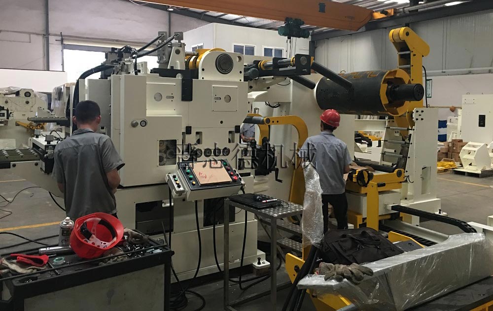 三合一送料機(jī)裝配 三合一送料機(jī)裝配